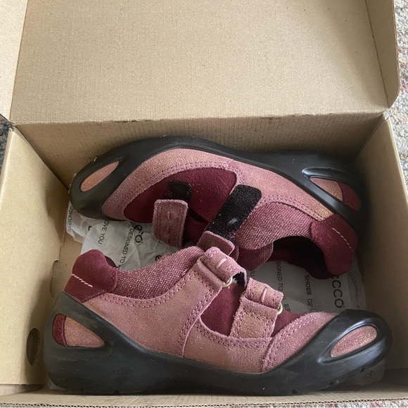 NIB ECCO girls sneaker - Picture 1 of 5